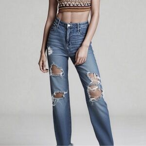 Hollister distressed high-rise mom jean ❤️